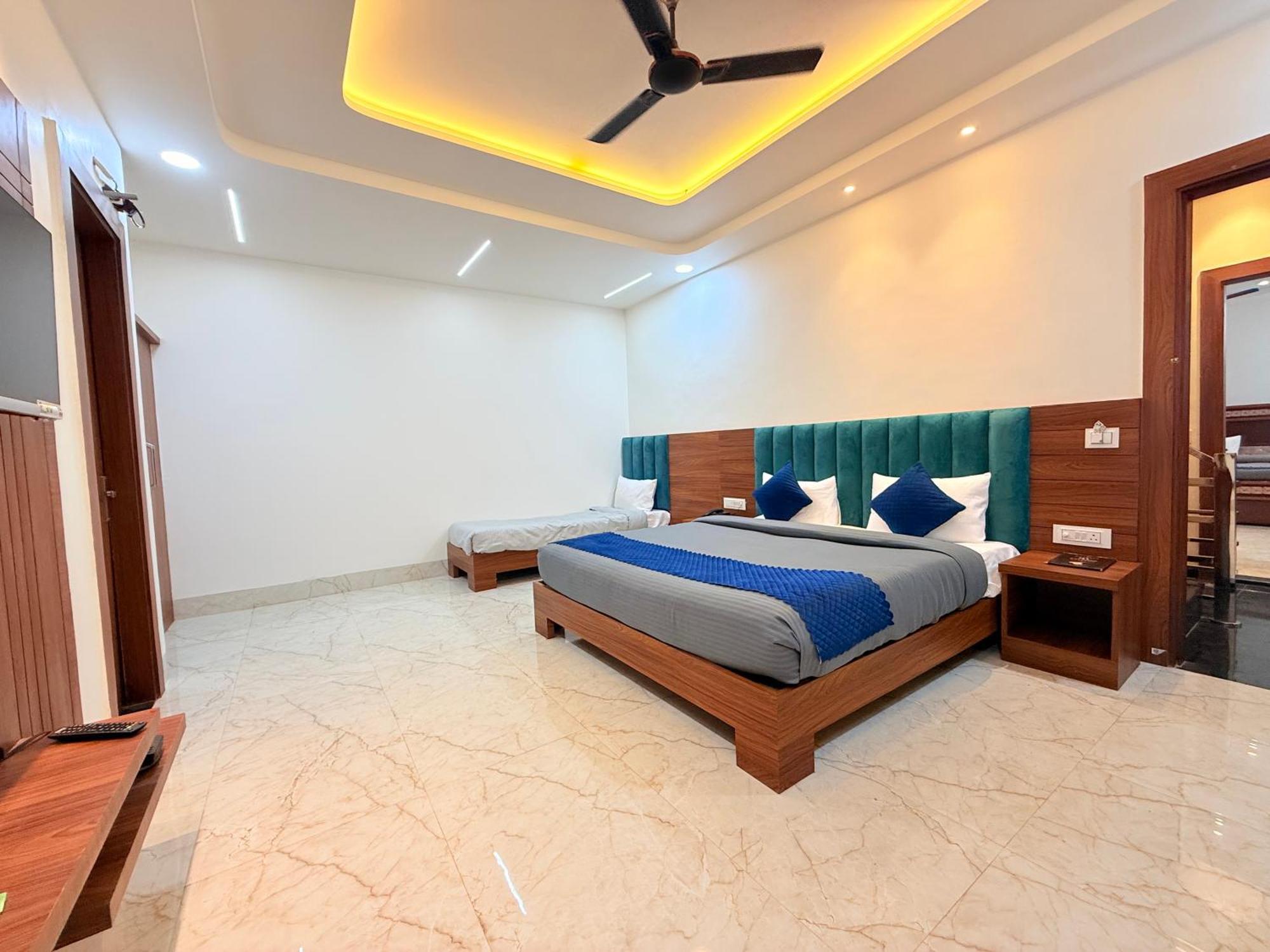 Hotel Tulip Light Mathura Exterior photo