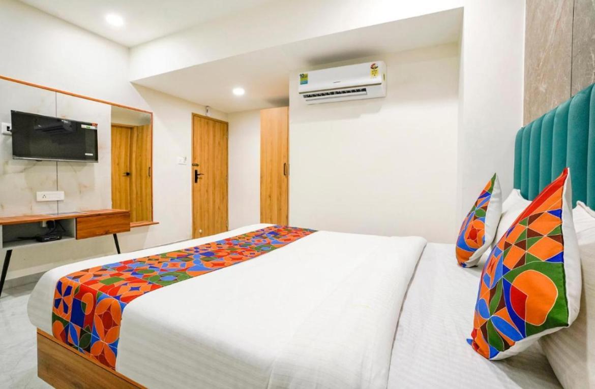 Hotel Tulip Light Mathura Exterior photo